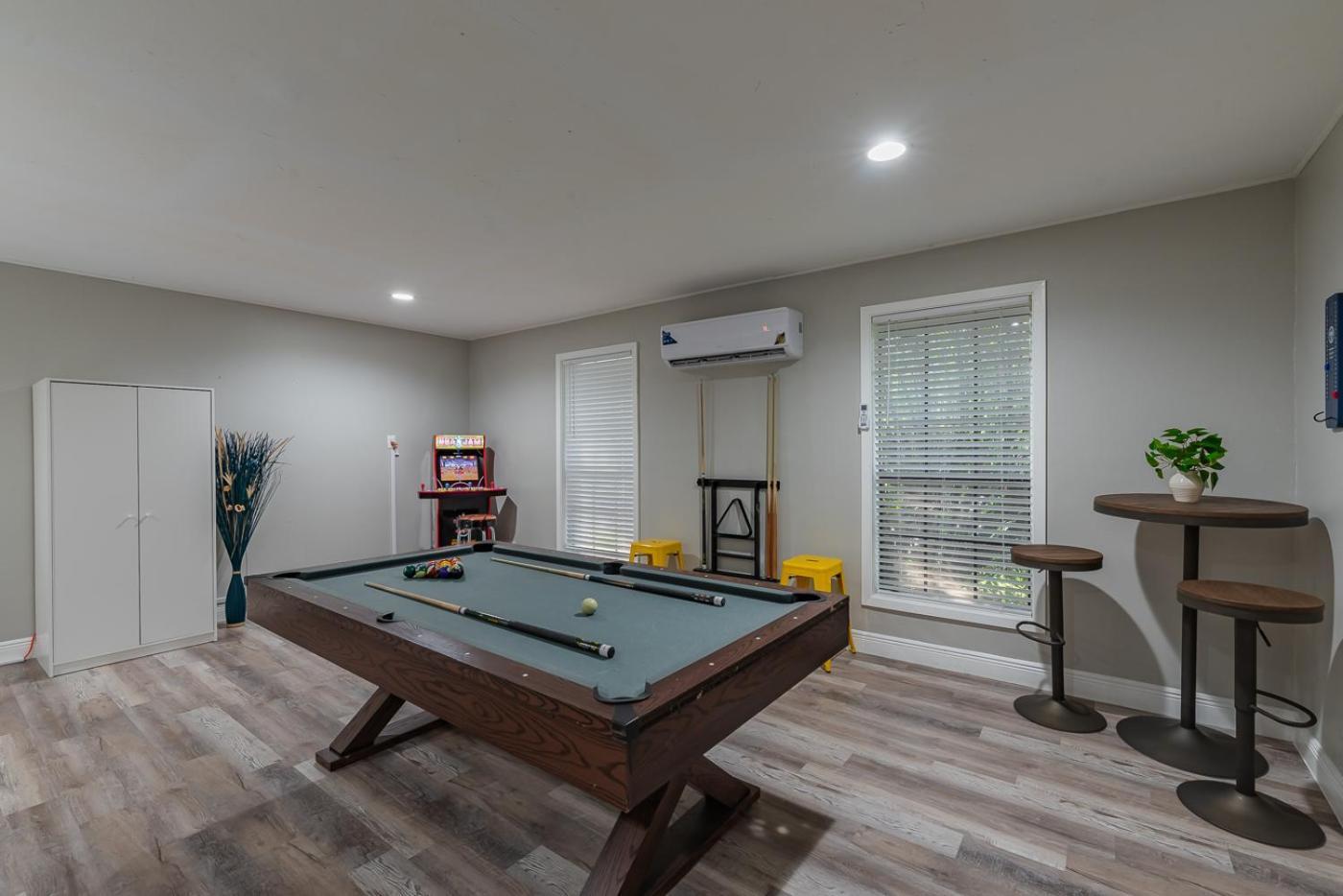 Fun 'N Sun Heated Pool & Gameroom By Fiesta Texas ซานอันโตนิโอ ภายนอก รูปภาพ